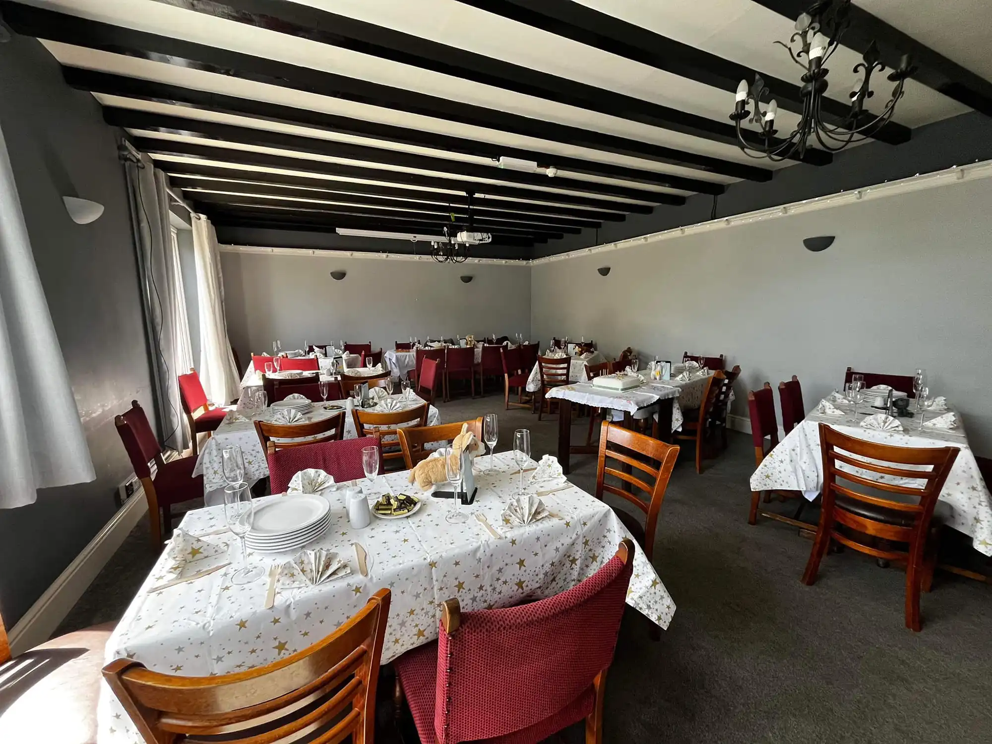 A dining room with many tables and chairs.