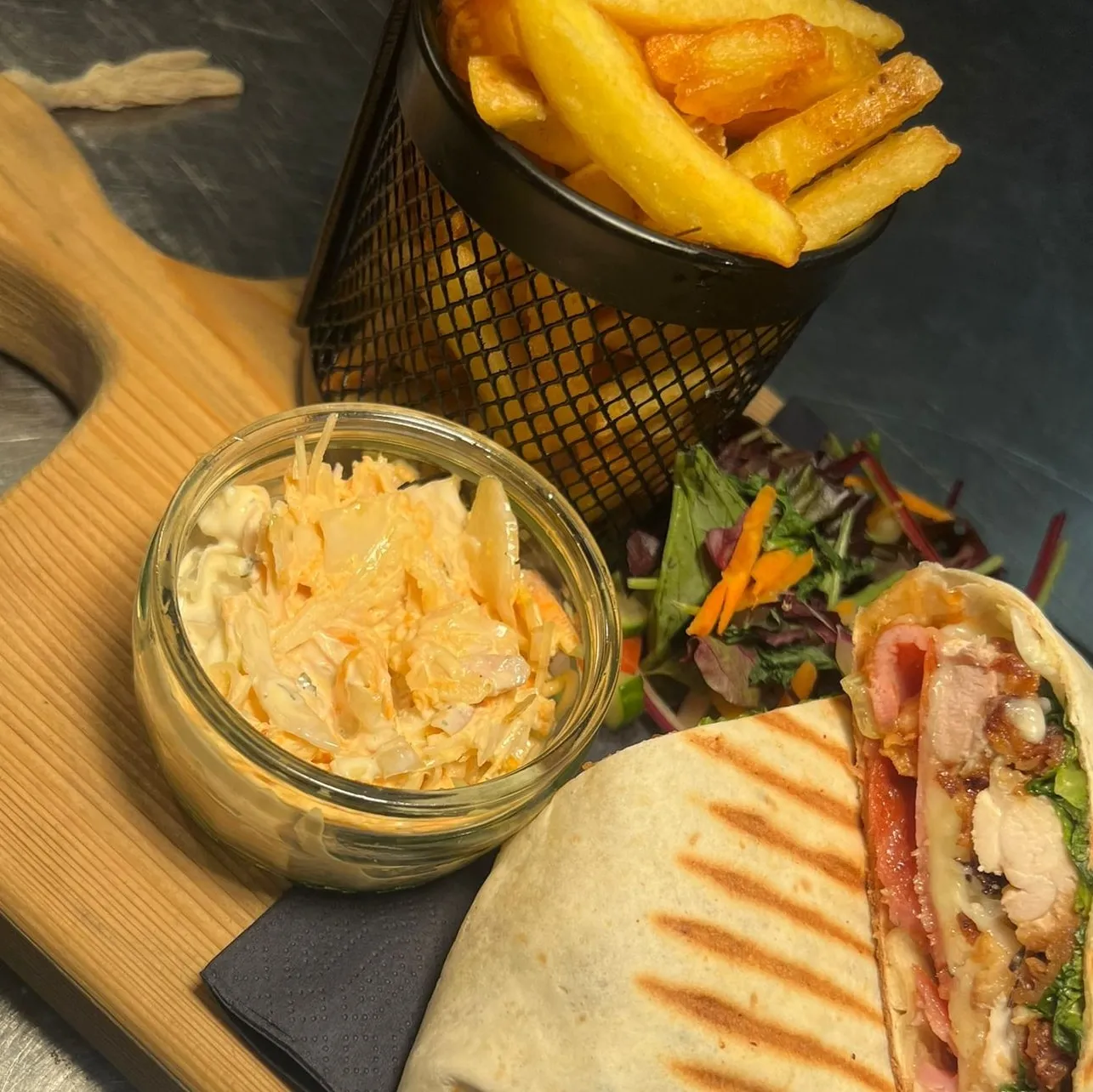 Pitta bread, coleslaw and chips.